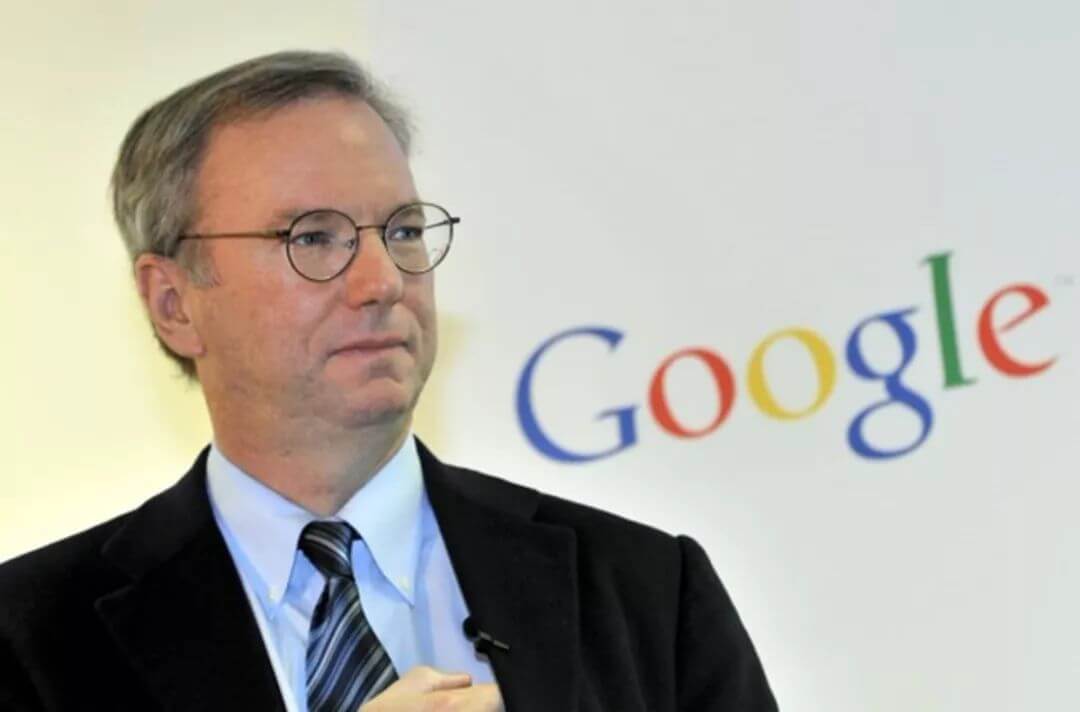 埃里克·施密特，于2001年到2011年四月十年间担任GoogleCEO